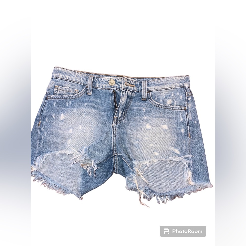 Flying Monkeys blue distressed jean shorts!